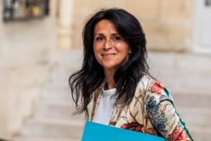 Ψήφο εμπιστοσύνης στην Ελληνίδα υπουργό του έδωσε ο Μακρόν - Παραμένει στην κυβέρνηση η Χρυσούλα Ζαχαροπούλου