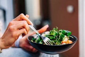 Ποια είναι η δίαιτα "90-30-50" που έχει γίνει viral στο TikTok - Λειτουργεί πραγματικά για να χάσουμε κιλά;