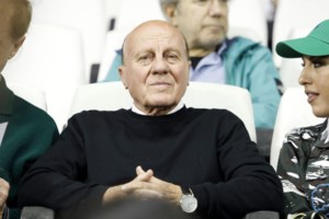 Μίμης Δομάζος: Το έπος του Γουέμπλεϊ απέναντι στον Άγιαξ του Κρόιφ - Η κορυφαία στιγμή της καριέρας του - εικόνα 2