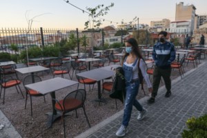 Μεγαλείο ψυχής: Δέκα νοσηλεύτριες εθελόντριες στη μάχη του κορονοϊού - "Υποκλίνομαι", λέει ο Κικίλιας