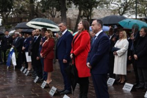 Επίθεση Λατινοπούλου σε Κωνσταντοπούλου: Ένα σόου έκανε στη Λάρισα, όπως πάντοτε – Θεατρικά μονόπρακτα ανεβάζει [βίντεο]