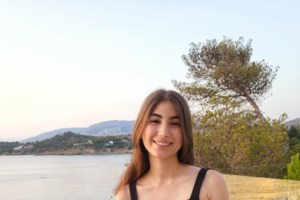 Πανελλήνιες 2022: Μαθήτρια από την Άνδρο αρίστευσε με εξ αποστάσεως μαθήματα - Μπήκε στο Οικονομικό Αθηνών