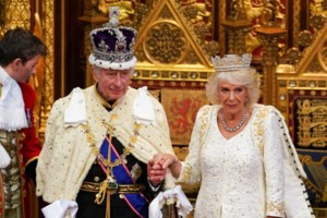 Ο Μπόρις Τζόνσον αποκάλυψε το βασιλικό μυστικό: "Καρκίνο των οστών είχε η βασίλισσα Ελισάβετ"