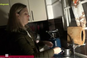 Λαμία: Συγκλονιστική προσπάθεια 22χρονου που όρμησε σε φλεγόμενο σπίτι και έσωσε μωρό