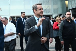 Η "κόντρα" Μητσοτάκη - Κασσελάκη στο TikTok και τα πρόσωπα που είναι πίσω από τους λογαριασμούς των δύο πολιτικών αρχηγών