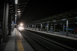 Φωτιά σε εγκαταλελειμμένο εργοστάσιο στην Αχαρνών - Επιχειρούν 3 οχήματα με 8 πυροσβέστες - εικόνα 3