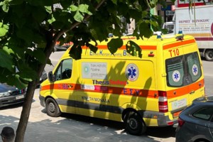 Θεσσαλονίκη: Βίντεο ντοκουμέντο - Η στιγμή που οδηγός παρασύρει τον τροχονόμο