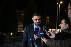 Μαρινάκης για ιεράρχες που θεωρούν την ομοφυλοφιλία αμάρτημα: Αυτές οι θέσεις δεν εκπροσωπούν την κυβέρνηση και προσβάλουν