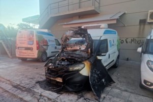 Φωτιά σε δώμα πολυκατοικίας στα Εξάρχεια [Εικόνες - Βίντεο] - εικόνα 6