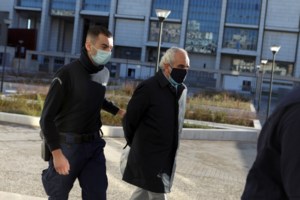 Δίκη ψευτογιατρού: O "Dr Kontos" εμφανιζόταν και ως πιλότος - Πώς απέσπασε 200.000 ευρώ για δήθεν κερδοφόρα επένδυση - εικόνα 3