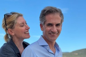 Σία Κοσιώνη: Η αμηχανία μπροστά στις κάμερες - "Ήρθατε τη μέρα που έτυχε να έρθει ο σύζυγός μου για να πάμε για φαγητό" [βίντεο]