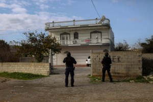 Δυτική Αττική: ''Πόλεμος'' ανάμεσα σε συμμορίες Ρομά - Έφοδοι της ΕΛ.ΑΣ μετά το βίντεο με τους πυροβολισμούς