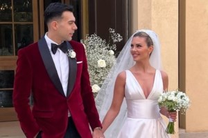 Κώστας Σλούκας: Τραγούδησε στον γάμο του το "Μήπως είμαι τρελός, μήπως τα έχω χαμένα" [βίντεο]