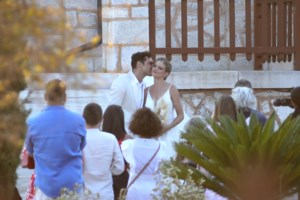 Ο Σάκης Ρουβάς παίζει νεροπόλεμο με τα παιδιά του και γίνεται κυριολεκτικά μάχη - Απολαυστικό βίντεο