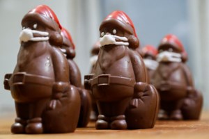 Άγιος Βασίλης με… μάσκα στην κεντρική πλατεία του Δήμου Γλυφάδας