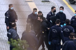 Φοίβος Δεληβοριάς: Το ανατριχιαστικό τραγούδι του για την Ελένη Τοπαλούδη [Βίντεο]