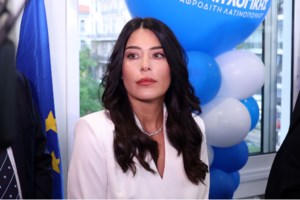 Έξαλλος ο Χάρης Ρώμας με το πανό "Η Ελλάδα να πεθάνει", σε κατάληψη στο Χαλάνδρι: "Αρκετά με την αναρχοαλητεία" - εικόνα 2