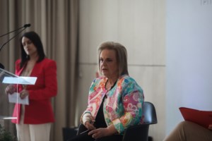 Η Παγώνη λέει "ναι στα μπουζούκια, όχι στις συναυλίες" - Πώς το εξηγεί - Τι προτείνει για τις παρελάσεις - εικόνα 2