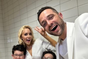 Ρούλα Ρέβη - Αποστόλης Τότσικας: Σε συναυλία στον κήπο του Μεγάρου με τα δίδυμα, stylish παιδιά τους - εικόνα 4