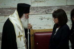 Σακελλαροπούλου προς Ιερώνυμο: Να παροτρύνει η Εκκλησία τους πολίτες να εμβολιαστούν - εικόνα 2