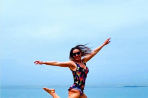 Έλενα Παπαρίζου: Η επική απάντηση στα σχόλια για τα κιλά της - "Στεναχωρήθηκα τόσο πολύ που έφαγα ένα μπέργκερ" [Βίντεο]