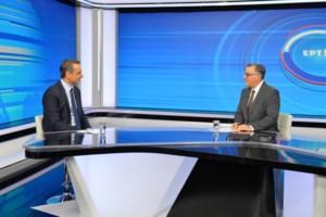 Η προσπάθεια Τσίπρα να σπάσει τον πάγο με τον Στουρνάρα - Ψάχνει "θεσμική κανονικότητα" ο ΣΥΡΙΖΑ