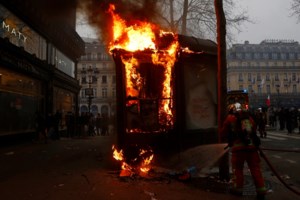 Τραγικό δυστύχημα στο μετρό του Παρισιού: Γυναίκα σκοτώθηκε όταν το παλτό της πιάστηκε στην αυτόματη πόρτα του συρμού