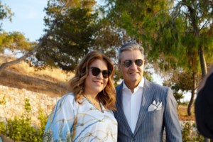 Συντετριμμένη η Δέσποινα Μοιραράκη στην κηδεία του συζύγου της [εικόνες] - εικόνα 2