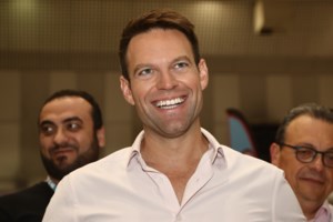 Στη Ρόδο ο Κασσελάκης: Ο κόσμος έχει καταλάβει την κοροϊδία που διαδραματίζεται στο ΕΣΥ