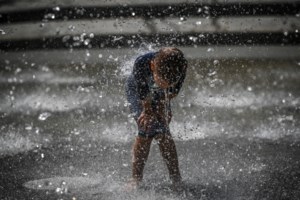 "Έβρασαν" και οι θάλασσες από τον καύσωνα διαρκείας - Πάνω από 30 βαθμούς η θερμοκρασία στο Ιόνιο [χάρτες] - εικόνα 2