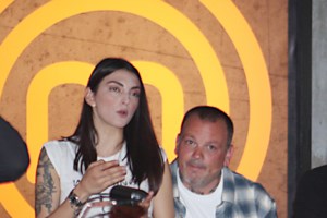 Χρήστος Κιούσης: Αυτή είναι η σύζυγός του - Η σπάνια εμφάνιση στην Αθήνα - εικόνα 4