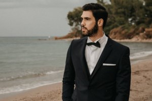 Ο Πέτρος Κωστόπουλος περνά στην αντεπίθεση: Το να κράζεις κάποιον για την ηλικιακή διαφορά με την κοπέλα του δεν είναι ρατσισμός;