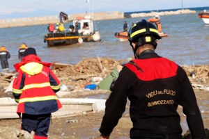 Ναυάγιο στην Ιταλία: Στους 59 οι νεκροί - 12 παιδιά ανάμεσα στα θύματα [εικόνες, βίντεο]