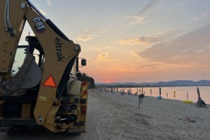 Κως: Άγνωστος έριξε καυστικό υγρό σε ξαπλώστρες και τραπεζάκια σε οργανωμένη παραλία- Στις 8.000 ευρώ η ζημιά