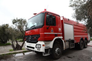 Ανατροπή νταλίκας: Αποκαταστάθηκε η κυκλοφορία στην Αθηνών-Κορίνθου [εικόνες]