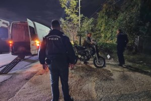 Τροχαίο με τη μηχανή του είχε ο Σάββας Πούμπουρας: "Κράνος σε ευχαριστώ"- Αλλοιώθηκε το 2ευρω από το σύρσιμο - εικόνα 2