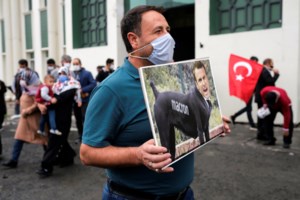 Μακελειό στη Βιέννη: Μπαράζ επιθέσεων με νεκρούς στο κέντρο της πόλης - Τρομοκράτης ανατινάχθηκε με εκρηκτικά [βίντεο] - εικόνα 6