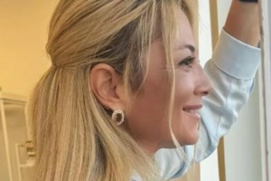 Νάνσυ Ζαμπέτογλου - Παύλος Γαλακτερός: Περήφανοι γονείς - Καμάρωσαν την κόρη τους στην παρέλαση [εικόνα] - εικόνα 7