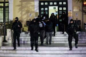 Νέα Σμύρνη: Σοκάρουν οι καταθέσεις των αστυνομικών -  "Φώναζαν γ@μήστε τον, ψόφα κ@λ@μπατσε" - εικόνα 2