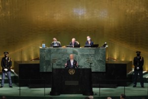 Εγκάρδια συνομιλία Μητσοτάκη με Μπάιντεν στη δεξίωση του προέδρου των ΗΠΑ - Καμία επαφή με Ερντογάν - εικόνα 2