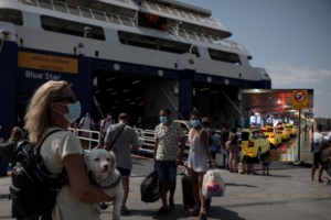 Απόφαση - βόμβα από τον Δήμο Αλίμου: Τέλος η μουσική στα μαγαζιά μετά τις 11 το βράδυ