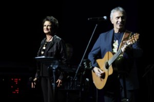 Ο Γιώργος Νταλάρας "ξαναχτύπησε": "Κάποιες δουλειές είναι ντροπή" - Δεν άφησε εκτός ούτε τον Σάκη Ρουβά - εικόνα 4