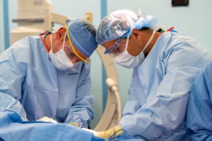 Θ. Δημόπουλος: Κεραυνοβόλος μυοκαρδίτιδα η αιτία θανάτου ακόμη και σε νεότερους ασθενείς με κορονοϊό