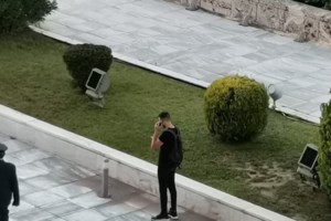 Μήνυση κατά αστυνομικού του ΣΥΡΙΖΑ που εμπόδισε τη σύλληψη κουκουλοφόρου στα επεισόδια