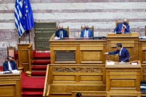 Ρελάνς της κυβέρνησης στον ΣΥΡΙΖΑ: Θα ζητήσει διεύρυνση της Εξεταστικής για τις δημοσκοπήσεις από το 2015
