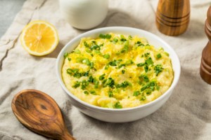 Ταξιδιώτης προσκαλεί δημοσιογράφο στην Πάρο - "Θες να έρθεις μαζί; Θα πάμε σε ένα πανηγύρι" [βίντεο]