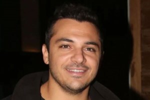 Συνέλαβαν τον Κώστα Δόξα μπροστά στην κόρη του - Αφέθηκε ελεύθερος ο τραγουδιστής [βίντεο]