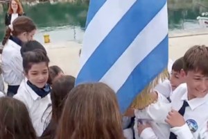 Συγκινητικές στιγμές στους Ευζώνους: Παρέλαση στο "ξεχασμένο" χωριό μετά από 16 χρόνια [βίντεο]