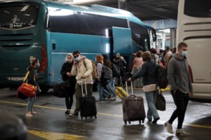 Pfizer: Ξεκίνησε κλινική δοκιμή ειδικού εμβολίου κατά της Όμικρον - Στόχος και η πιο μακρά διάρκεια προστασίας - εικόνα 2