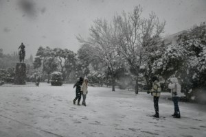 Κακοκαιρία: Σύσκεψη υπό τον Στυλιανίδη - Απαγόρευση κυκλοφορίας βαρέων οχημάτων - Πού έχουν κλείσει δρόμοι, πού χρειάζονται αλυσίδες - εικόνα 5